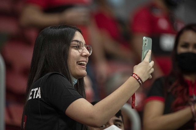 而在另一场 而在另一场